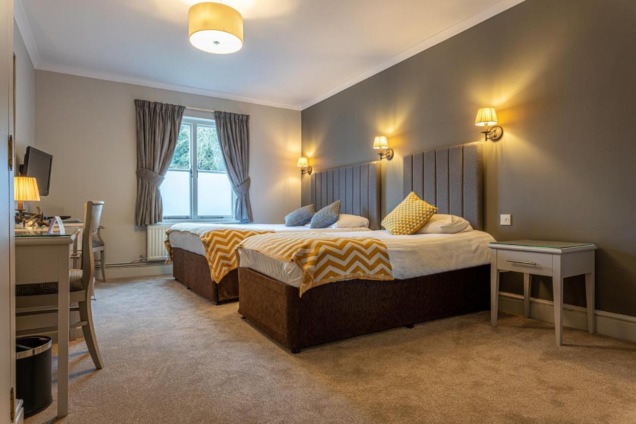 The Dog & Bear Hotel Ленхем Экстерьер фото