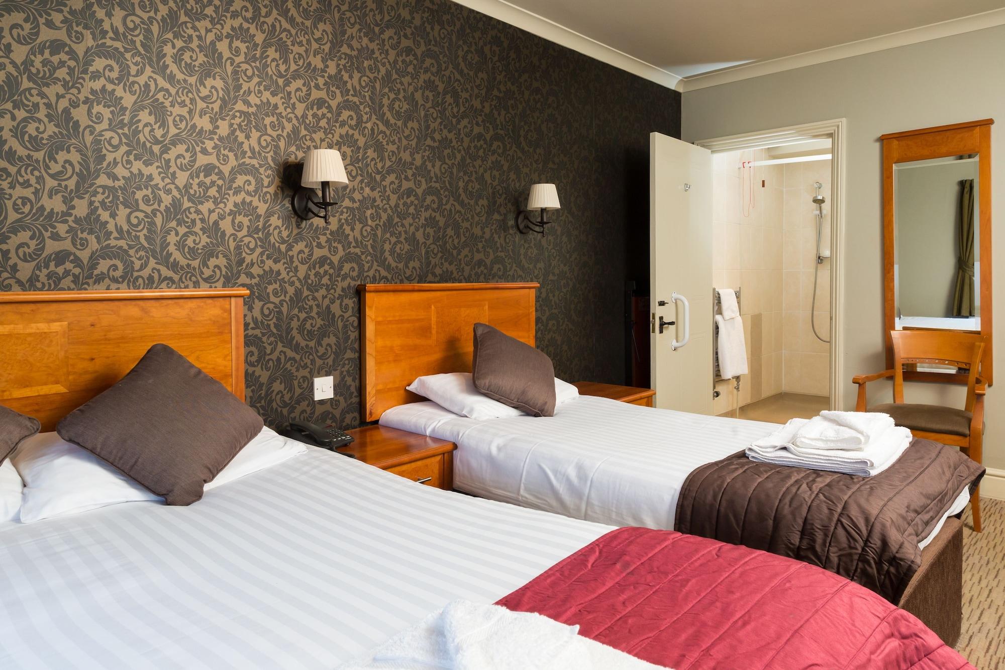 The Dog & Bear Hotel Ленхем Экстерьер фото