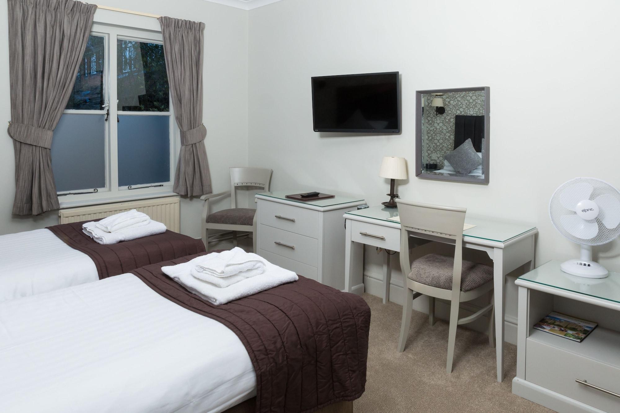 The Dog & Bear Hotel Ленхем Экстерьер фото