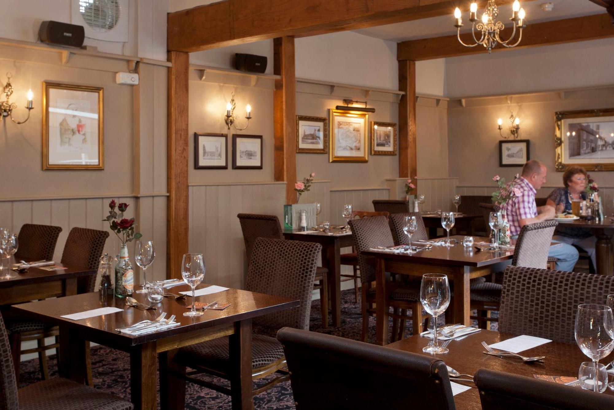 The Dog & Bear Hotel Ленхем Экстерьер фото