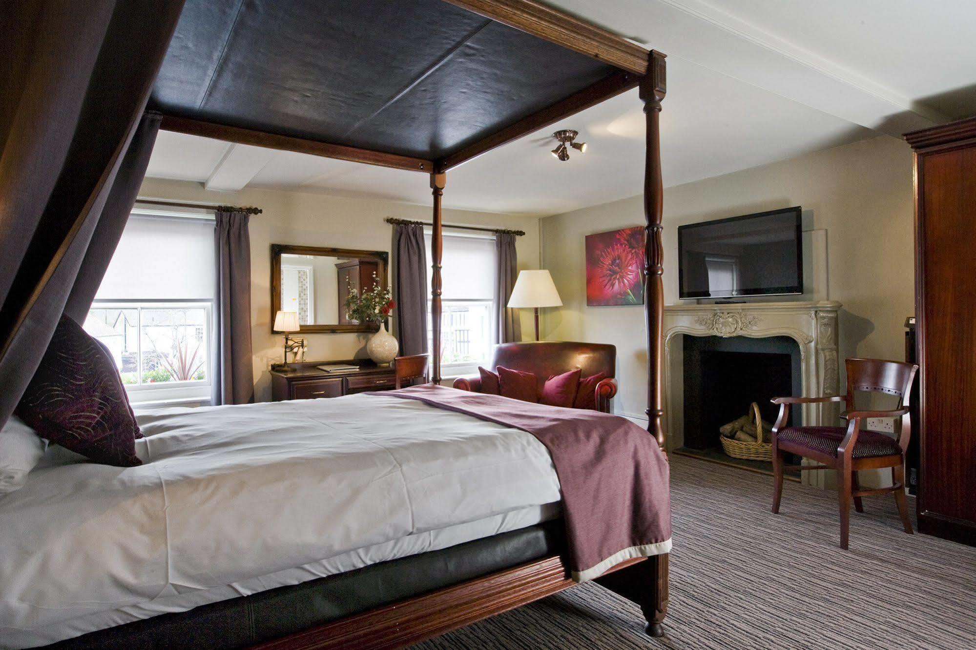 The Dog & Bear Hotel Ленхем Экстерьер фото